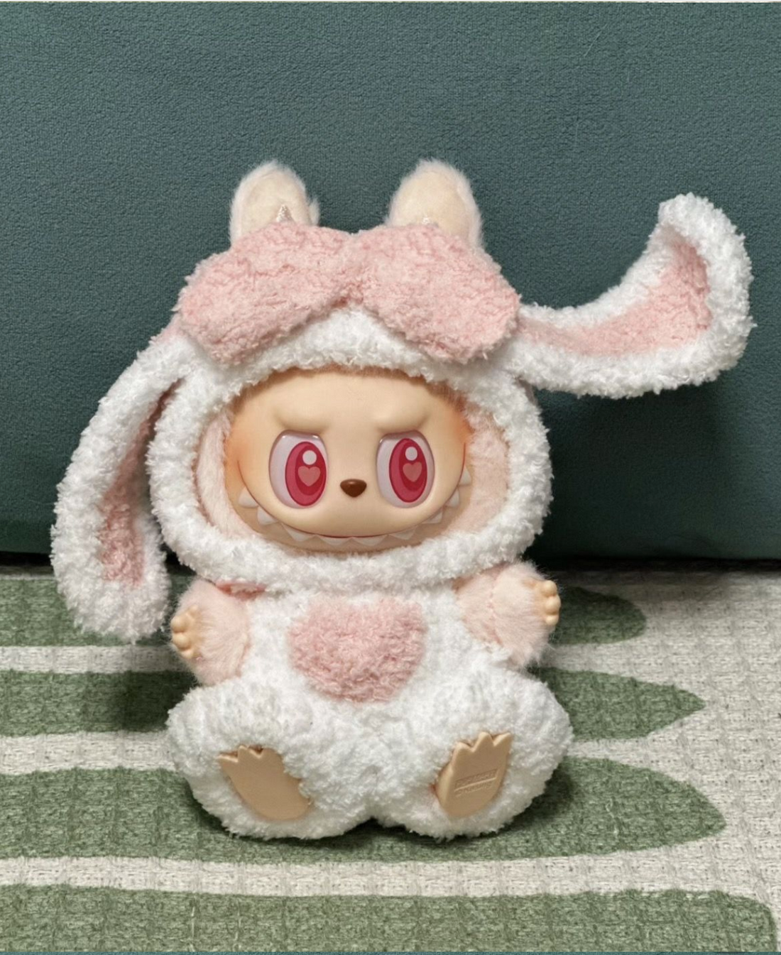 First and second generation Labubu sitting party doll clothes pendant 17cm doll Labubu clothes heart-moving lop-eared rabbit suit